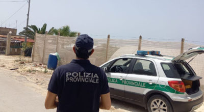 Polizia Provinciale: sequestrata una discarica abusiva di rifiuti speciali tra le serre in contrada Randello